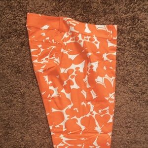 Ann Taylor Cropped pant. Beautiful pant in excellent condition. Worn only once.